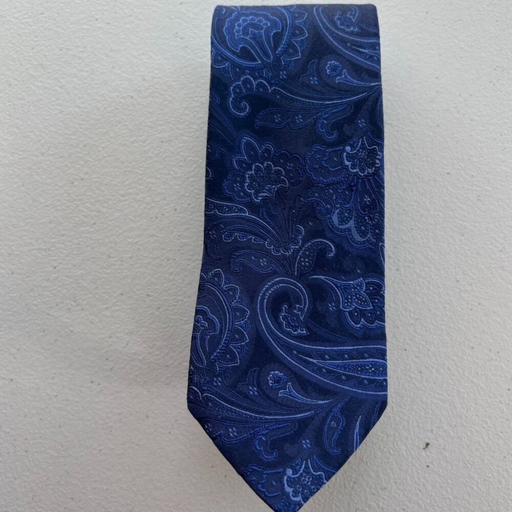 Hugo Boss Necktie 100% Silk Purple Paisley Classic Made in Italy 59" x 3" in